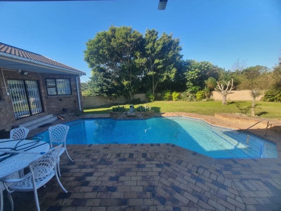 To Let 4 Bedroom Property for Rent in Beacon Bay Eastern Cape